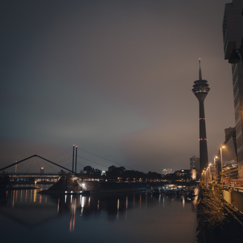 Blick auf Düsseldorf vom Medien Hafen