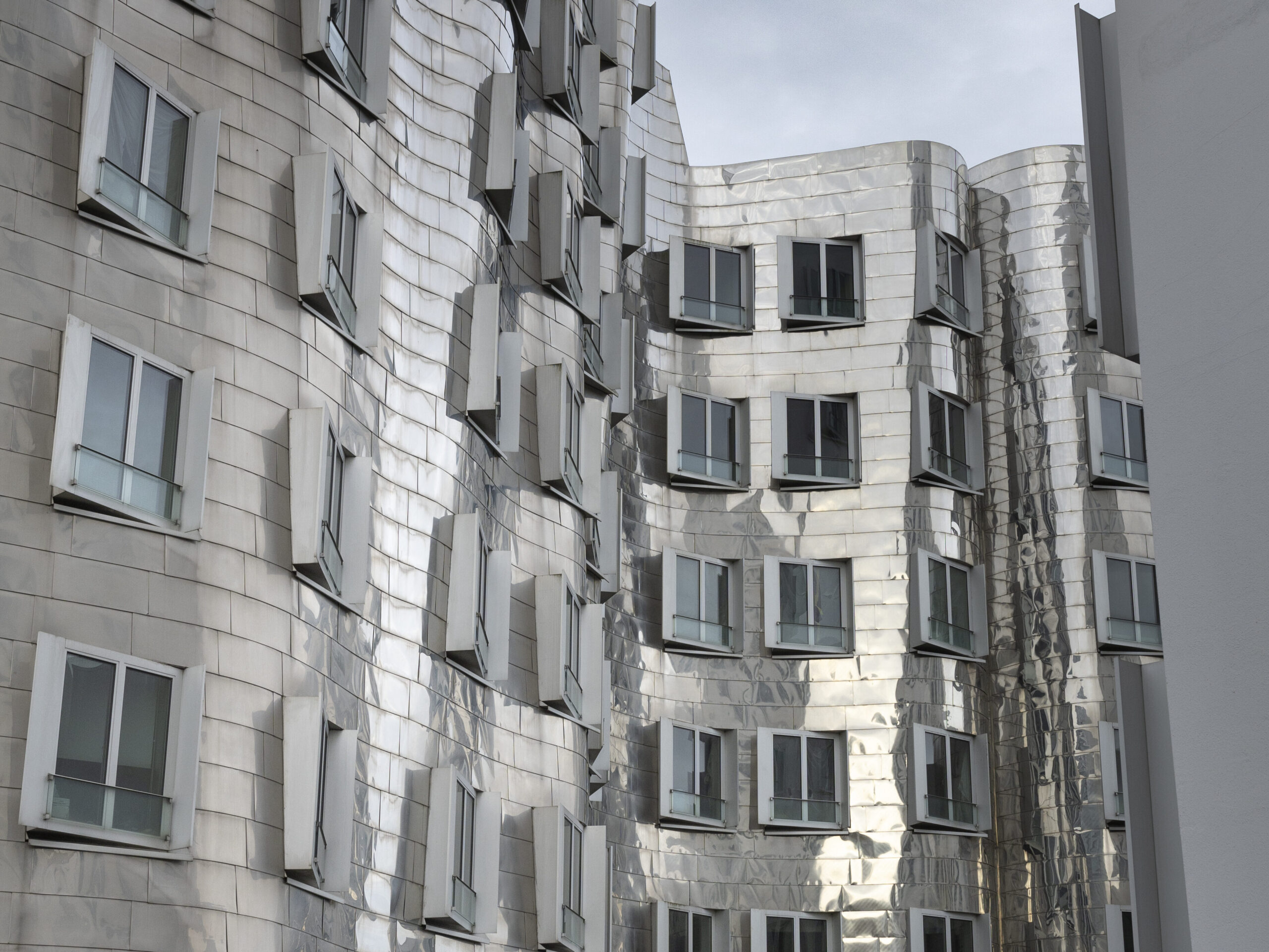 Gehry-Bauten im Düsseldorfer Medienhafen