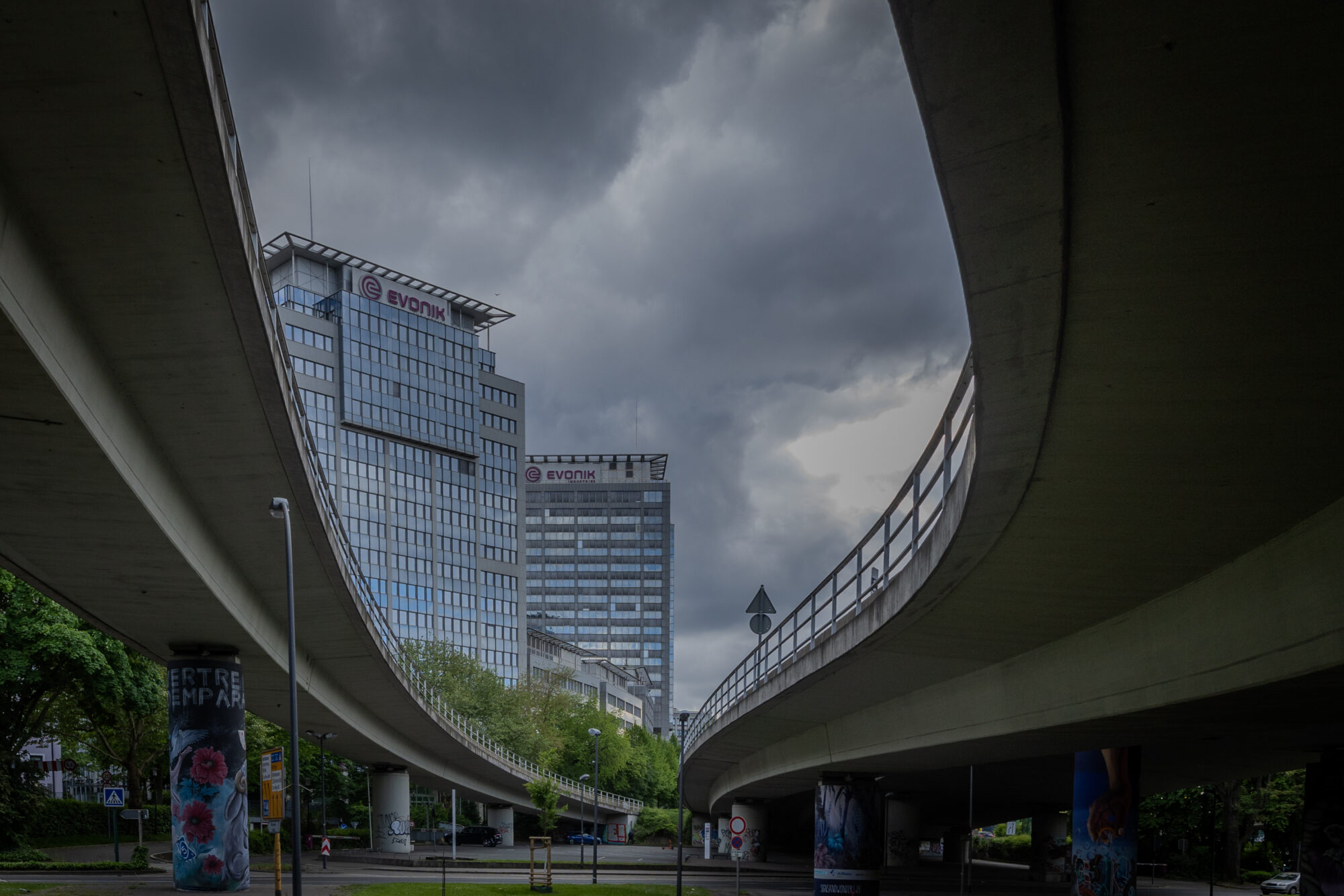Essen / unter der Helbig Brücke