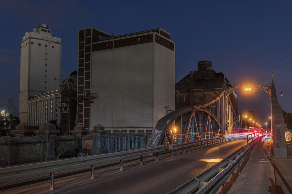 Drehbrücke mit Sternenhimmel